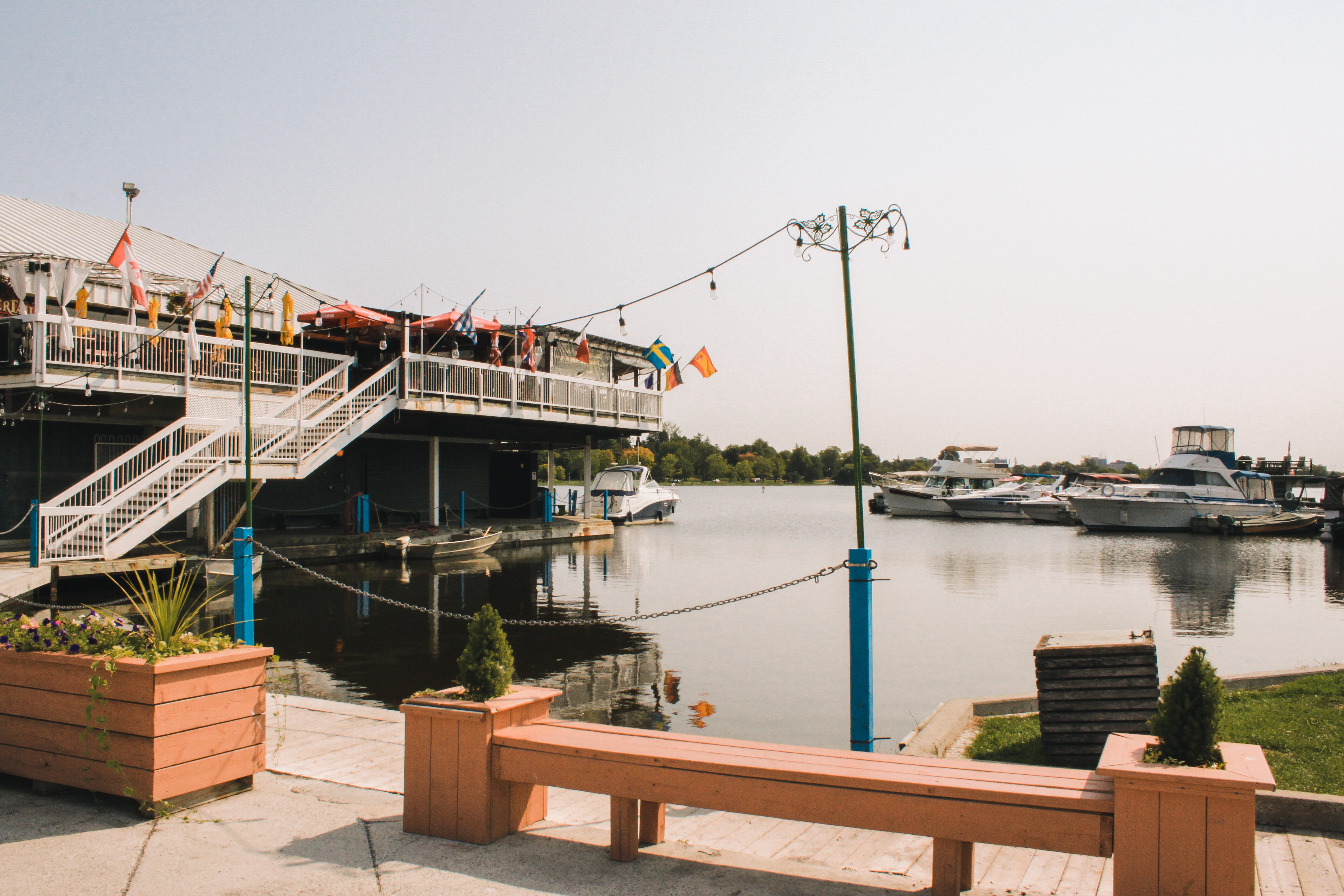 Dows lake Canoe and Restaurants